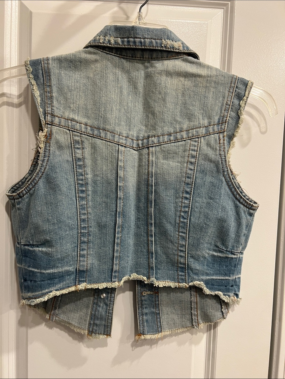 Junior’s Light Wash Cropped Denim Vest - Picture 5 of 5